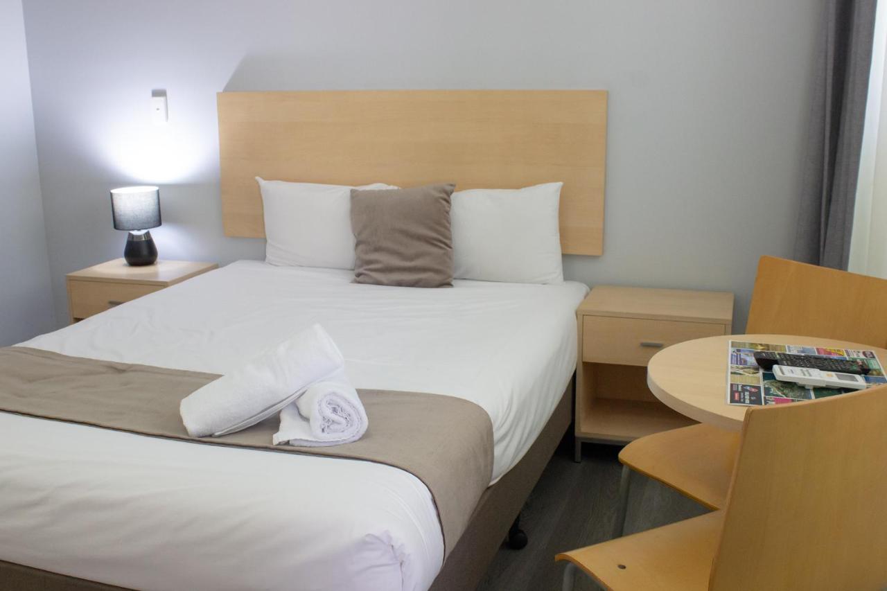 Caloundra Central Apartment Hotel Official מראה חיצוני תמונה
